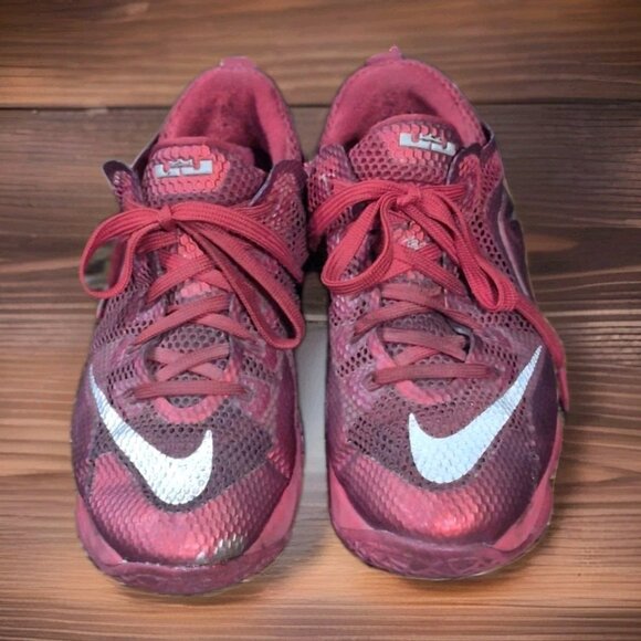 Nike LeBron 12 Low University Red Sneakers Shoes 724557-616 Youth Size 7Y - Picture 3 of 9